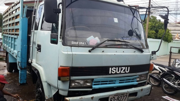 ขาย6ล้ออีซูซุร้อคกี้frr195แรงม้าเบรคจิฟฟี่พวงมาลัยพาวเวอร์แอร์เย็นฉ่ำยาว6เมตรมีเฮี้ยบมือขยุ้มยาง825สภาพดีมากพร้อมใช้สุดๆราคา600000บาท