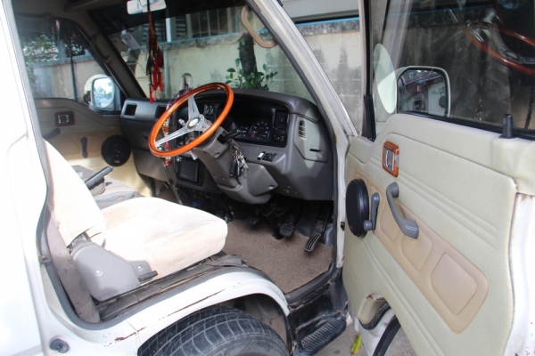 ขายรถตู้นิสสันแออแวน e24 bd 30