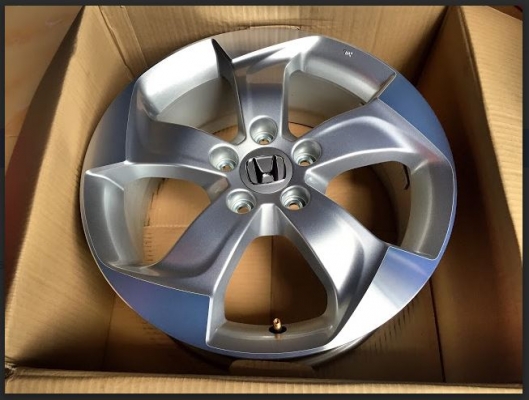 ขายล้อแม็ก HONDA HR-V  ขอบ 17"  ถอดจากป้ายแดงวันรับรถ