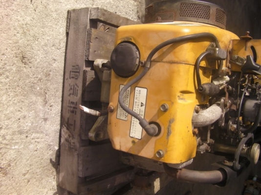 ขายเครื่องยนต์เบนซิล2สูบ4จังหวะ 15-19แรง สตาร์ทกุญแจ สามารถดัดแปลงใช้แก็ส ประหยัดทนทาน ราคา 15000-20000บ. ยี่ห้อ โรบิ้น