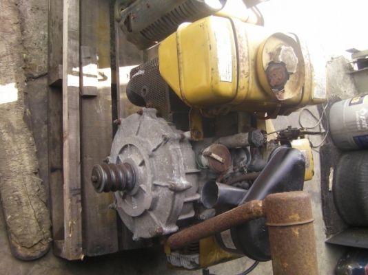 ขายเครื่องยนต์เบนซิล2สูบ4จังหวะ 15-19แรง สตาร์ทกุญแจ สามารถดัดแปลงใช้แก็ส ประหยัดทนทาน ราคา 15000-20000บ. ยี่ห้อ โรบิ้น