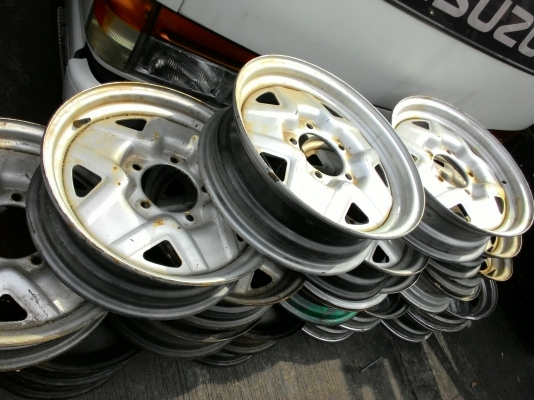 กะทะล้อจิ๊ป ขอบ16 สภาพสวยไม่ผุญี่ปุ่น มียางจิ๊ปใหม่เข้ามาด้วยครับ