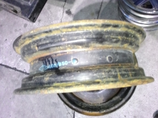 กะทะล้อจิ๊ป ขอบ16 สภาพสวยไม่ผุญี่ปุ่น มียางจิ๊ปใหม่เข้ามาด้วยครับ