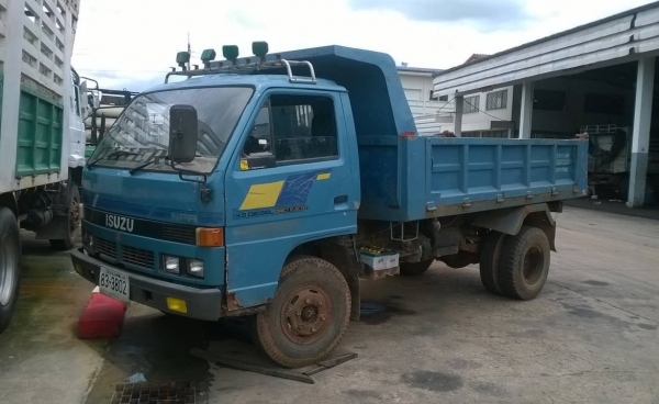 ขาย 6 ล้อดั้ม NPR คัสซีสวยตลอดเส้น เครื่อง 4BD1 115 แรงม้า เกียร์ร็อคเสื้อลาย F หน้า-หลัง พวงมาลัยพาวเวอร์ ทะเบียนพร้อมโอนครับ