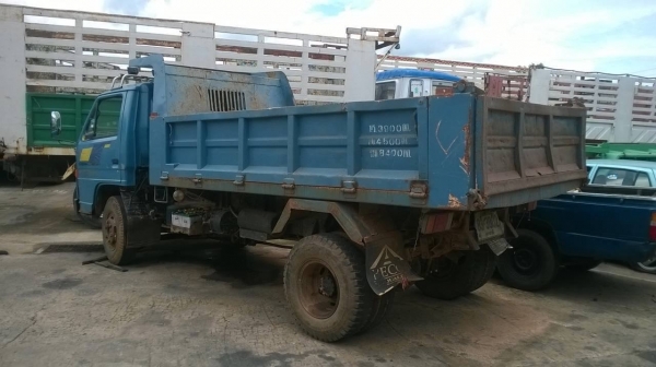 ขาย 6 ล้อดั้ม NPR คัสซีสวยตลอดเส้น เครื่อง 4BD1 115 แรงม้า เกียร์ร็อคเสื้อลาย F หน้า-หลัง พวงมาลัยพาวเวอร์ ทะเบียนพร้อมโอนครับ