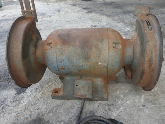 ขายเครื่องหินเจียรพร้อมหินขัด ยี่ห้อGrinder ขายตามสภาพ เก่านอกตามในภาพ ใช้ไฟ 110V สภาพพร้อมใช้ 3,900 บ.(ราคาตามนี้พร้อมส่งทางไปรษณีย์ทั่วไทย ถ้ามารับเองราคาสามารถลดได้อีก)