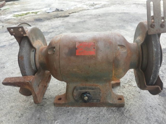 ขายเครื่องหินเจียรพร้อมหินขัด ยี่ห้อGrinder ขายตามสภาพ เก่านอกตามในภาพ ใช้ไฟ 110V สภาพพร้อมใช้ 3,900 บ.(ราคาตามนี้พร้อมส่งทางไปรษณีย์ทั่วไทย ถ้ามารับเองราคาสามารถลดได้อีก)