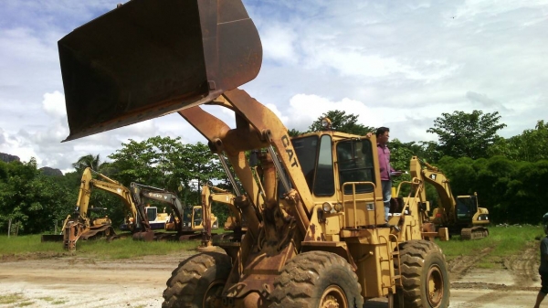 ขายด่วนรถตักล้อยางเอวออ่นCAT950Bรถสวยเดิมมีเล่มทะเบืยน