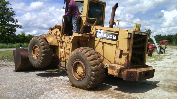 ขายด่วนรถตักล้อยางเอวออ่นCAT950Bรถสวยเดิมมีเล่มทะเบืยน