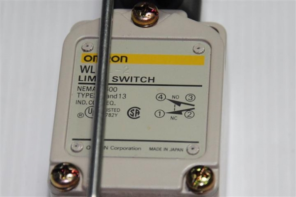 ขาย ลิมิตสวิทย์ ยี่ห้อ OMRON รุ่น WLCL-2 MADE IN JAPAN ขาย ลิมิตสวิทย์ ยี่ห้อ OMRON รุ่น WLCL-2 MADE IN JAPAN