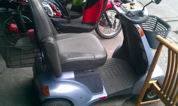 ขายรถไฟฟ้าวิลแชร์4ล้อ suzuki