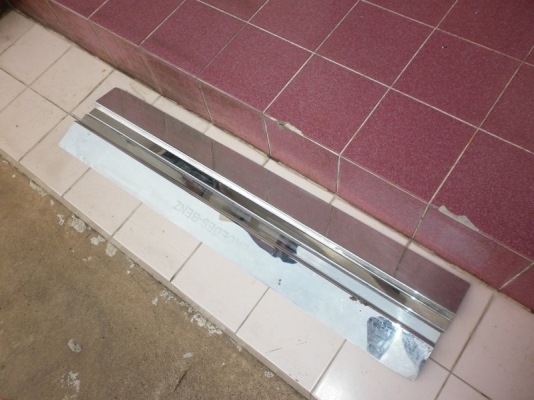 ต้องการขาย scuff plate ฺBENZ 500 SEC