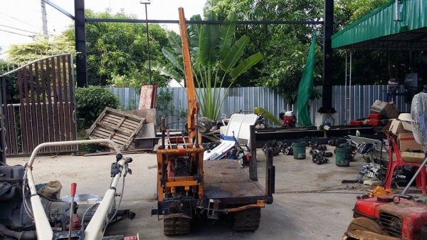 เครนยกของแทรคยาง เครื่องยนต์ MITSUBISHI รุ่น G710L เก่าญี่ปุ่น สภาพพร้อมใช้งาน