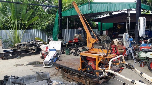 เครนยกของแทรคยาง เครื่องยนต์ MITSUBISHI รุ่น G710L เก่าญี่ปุ่น สภาพพร้อมใช้งาน