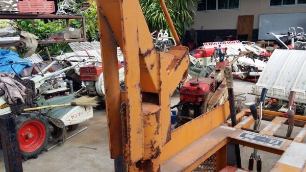 เครนยกของแทรคยาง เครื่องยนต์ MITSUBISHI รุ่น G710L เก่าญี่ปุ่น สภาพพร้อมใช้งาน