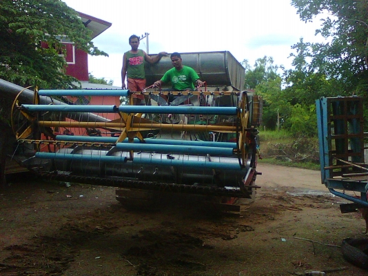 ขายรถเกี่่ยว วิชาญการช่าง 355000บาท โทร 086-2465-934