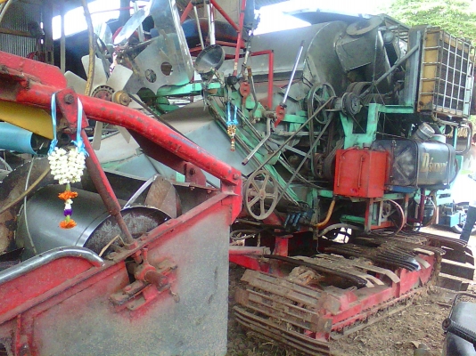 ขายรถเกี่่ยว วิชาญการช่าง 355000บาท โทร 086-2465-934