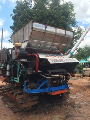 ขายรถเกี่่ยว วิชาญการช่าง 355000บาท โทร 086-2465-934