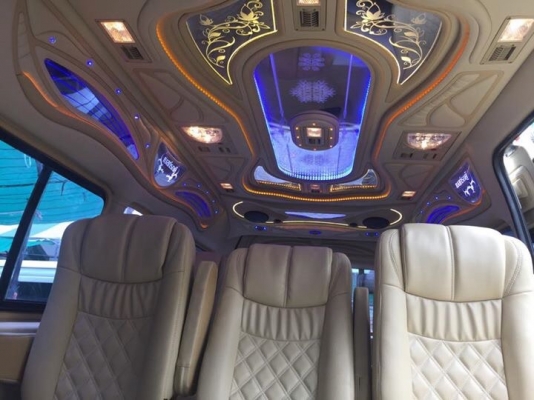 ขายรถตู้ดีเซล2.5ปี12เกียMTแต่งวีไอพีเต็มเบาะสามแถวโทร0877758887นางเบสท์รถตู้ท่าพระ