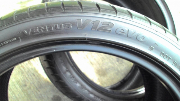 255/35R18 ขอบ18  HANKOOK KOREA และ PIRELLI GERMANY  มี 2 เส้น ไม่มีปะ tel.081-427-3941