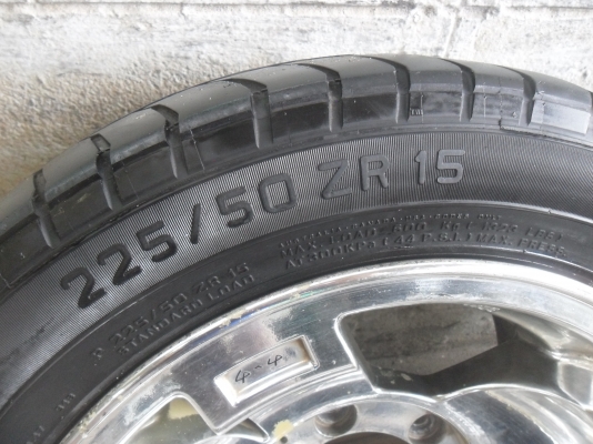 ล้อแม็ก 15นิ้ว 6รู พร้อมยาง เท่ๆ 4 ล้อ ราคา 6700 บาท