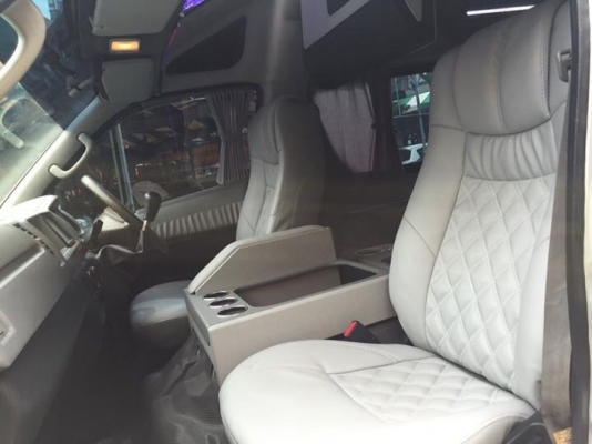 ขายรถตู้ดีเซล2.5ปี10เกียMTโทร0877758887 นางเบสท์รถตู้ท่าพระ