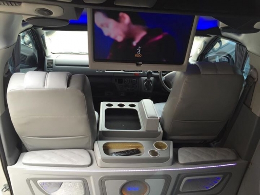 ขายรถตู้ดีเซล2.5ปี10เกียMTโทร0877758887 นางเบสท์รถตู้ท่าพระ