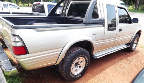 รถยนต์ ISUZU REDEO 4x4 ปี 43 สีน้ำตาล ราคาถูกๆ รถยนต์ ISUZU REDEO 4x4 ปี 43 สีน้ำตาล ราคาถูกๆ
