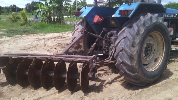 ขายรถไถFORD   รุ่น6640   ปี95รถเพลาเดียว  ทะเบียนพร้อมโอน0810076640