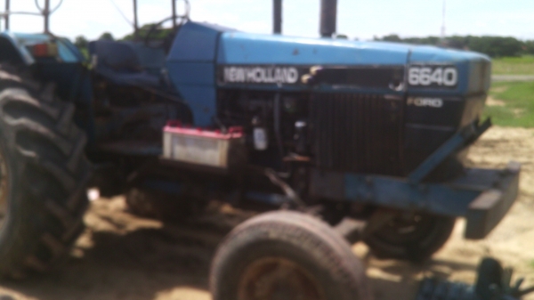 ขายรถไถFORD   รุ่น6640   ปี95รถเพลาเดียว  ทะเบียนพร้อมโอน0810076640