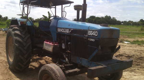 ขายรถไถFORD   รุ่น6640   ปี95รถเพลาเดียว  ทะเบียนพร้อมโอน0810076640