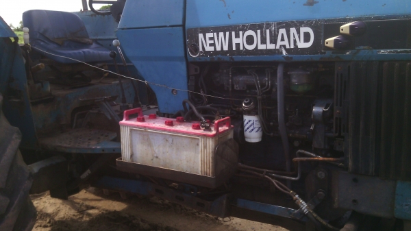 ขายรถไถFORD   รุ่น6640   ปี95รถเพลาเดียว  ทะเบียนพร้อมโอน0810076640