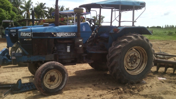ขายรถไถFORD   รุ่น6640   ปี95รถเพลาเดียว  ทะเบียนพร้อมโอน0810076640