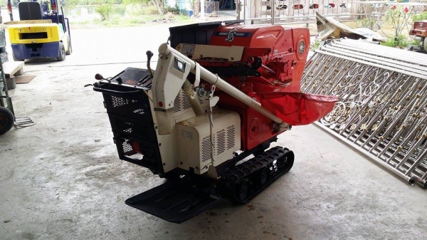 รถนวดข้าวเดินตาม เก่าญี่ปุ่น OSHIMA รุ่น KE35V  สภาพสวยพร้อมใช้งาน  นวดข้าวเร็ว ง่าย เคลี่อนย้ายง่าย