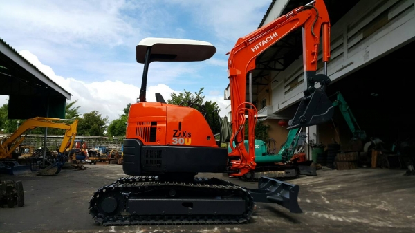 ขาย รถขุด HITACHI รุ่น ZX30U มือสองญี่ปุ่น แทร็กเหล็ก สลักแน่น คันนี้มีไลน์ ใส่หัวกระแทกได้ มือถือ/LINE ID : 0818753444