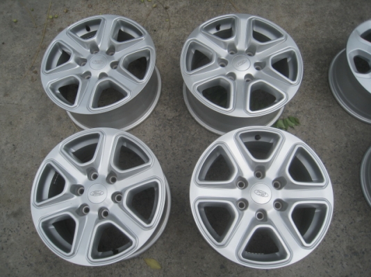 ขายล้อแม็กป้ายแดง Ford ranger 17"x8" et55 6รู139.7 ใส่ BT-50 ได้ครับ ขายทั้งชุด 4,500 บาท สนใจติดต่อเล็กคลองสามครับ 081-3747940