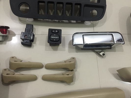 ขาย-อะหลั่ยเดิมวีโก้ สภาพสวยหลายรายการ เหมาราคาถูกๆครับ ไม่ได้ใช้แล้ว