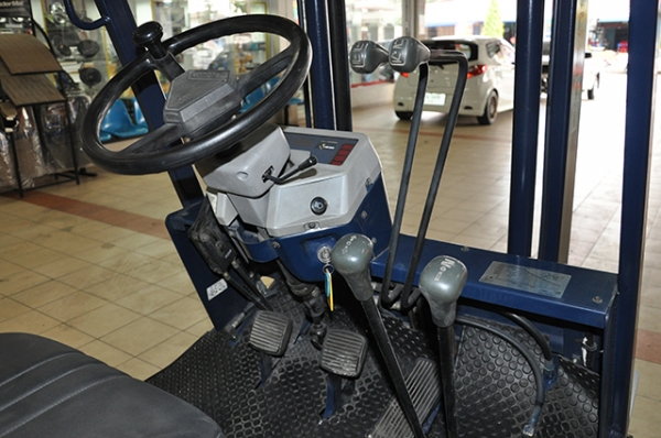 ขายรถโฟล์คลิฟท์มือสอง KOMATSU รุ่น FG15-15 ราคา 135,000 บาท นำเข้าจากประเทศญี่ปุ่น 100\% ไม่เคยใช้งานในประเทศไทย