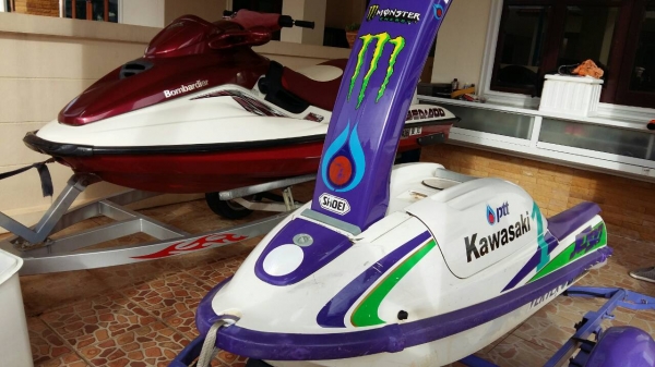 ขายเรือยืน KAWASAKI 750 Pro พร้อมเทลเลอร์