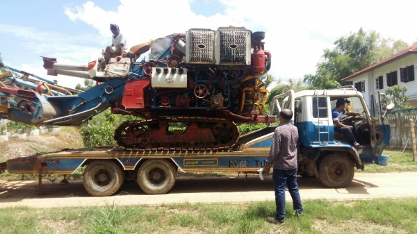 รถเกี่ยว+รถบรรทุกหางปลา 2 เพลา hino FD เครื่อง HO6C เทอร์ โบ เบรกจิฟี่ พวงมาลัยเพาเวอร์   รถเกี่ยวข้าว เกตษรพัฒนา เครื่อง ISUZU 6HE 195 ใช้งานปกติ แยกขายได้ รถเกี่ยวราคา 350000  รถเทอร์เลอร์ 480000 ราคาต่อรองได้