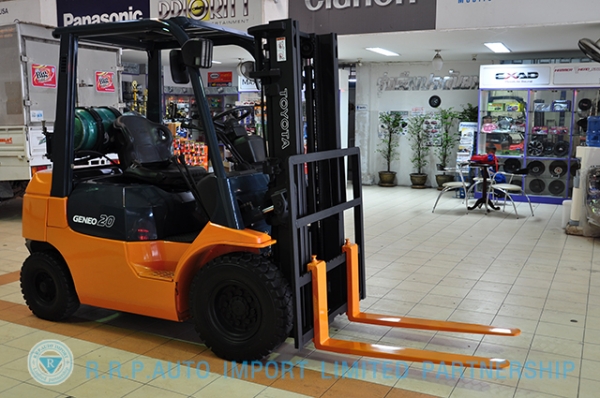 ขายรถโฟล์คลิฟท์มือสอง TOYOTA รุ่น7FG20 ราคา 215,000 บาท นำเข้าจากประเทศญี่ปุ่น 100\% ไม่เคยใช้งานในไทย