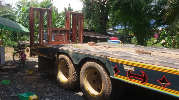 ฝากขายเทลเลอร์ลากรถเกี่ยวพร้อมใช้งาน ฝากขายเทลเลอร์ลากรถเกี่ยวพร้อมใช้งาน