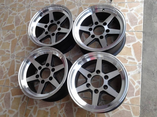 ล้อนอกแท้  made in japan 15x7 / 6x139.7 ทำสีใหม่ไม่ซ่อม