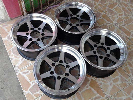 ล้อนอกแท้  made in japan 15x7 / 6x139.7 ทำสีใหม่ไม่ซ่อม