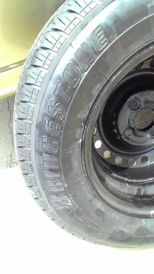 กะทะล้อพร้อมยางใหม่BRIDGESTONE  ขอบ 13 ขนาด 4 รู100  มี 1 ล้อ tel.081-427-3941