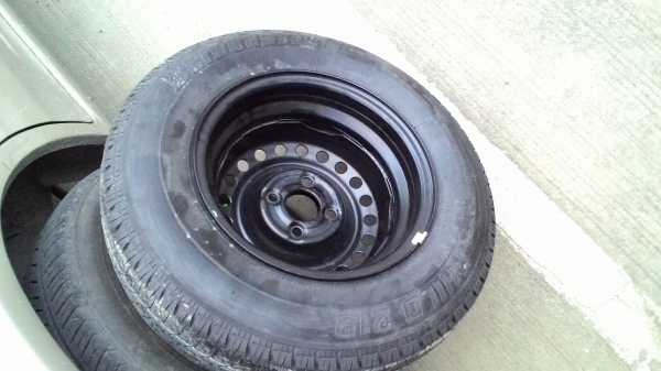 กะทะล้อพร้อมยางใหม่BRIDGESTONE  ขอบ 13 ขนาด 4 รู100  มี 1 ล้อ tel.081-427-3941