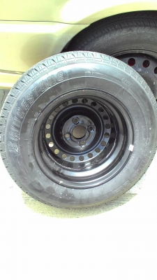 กะทะล้อพร้อมยางใหม่BRIDGESTONE  ขอบ 13 ขนาด 4 รู100  มี 1 ล้อ tel.081-427-3941