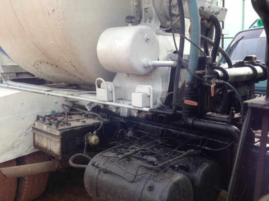 ขายรถโม่ปูน UD 300 แรง ขายรถโม่ปูน UD 300 แรง