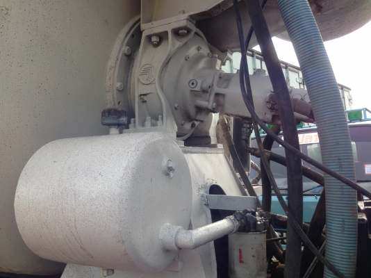 ขายรถโม่ปูน UD 300 แรง ขายรถโม่ปูน UD 300 แรง