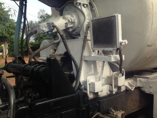 ขายรถโม่ปูน UD 300 แรง ขายรถโม่ปูน UD 300 แรง